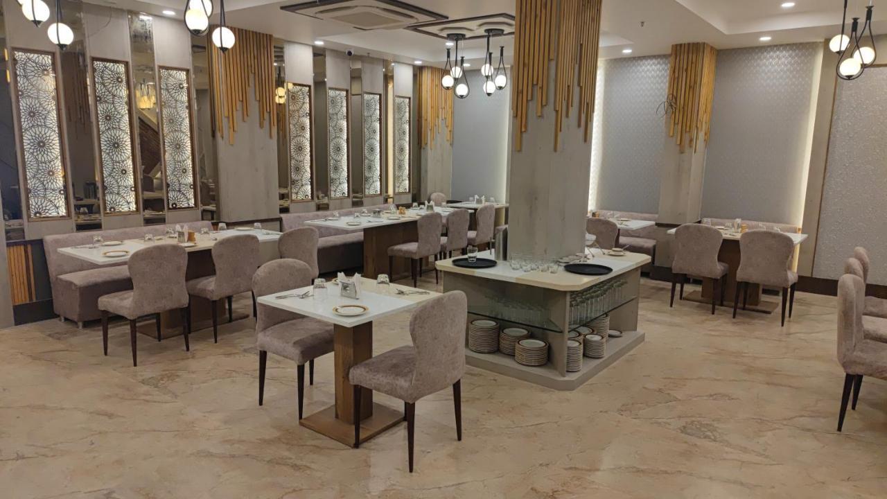 Hotel Prime Land Varanasi Exterior foto